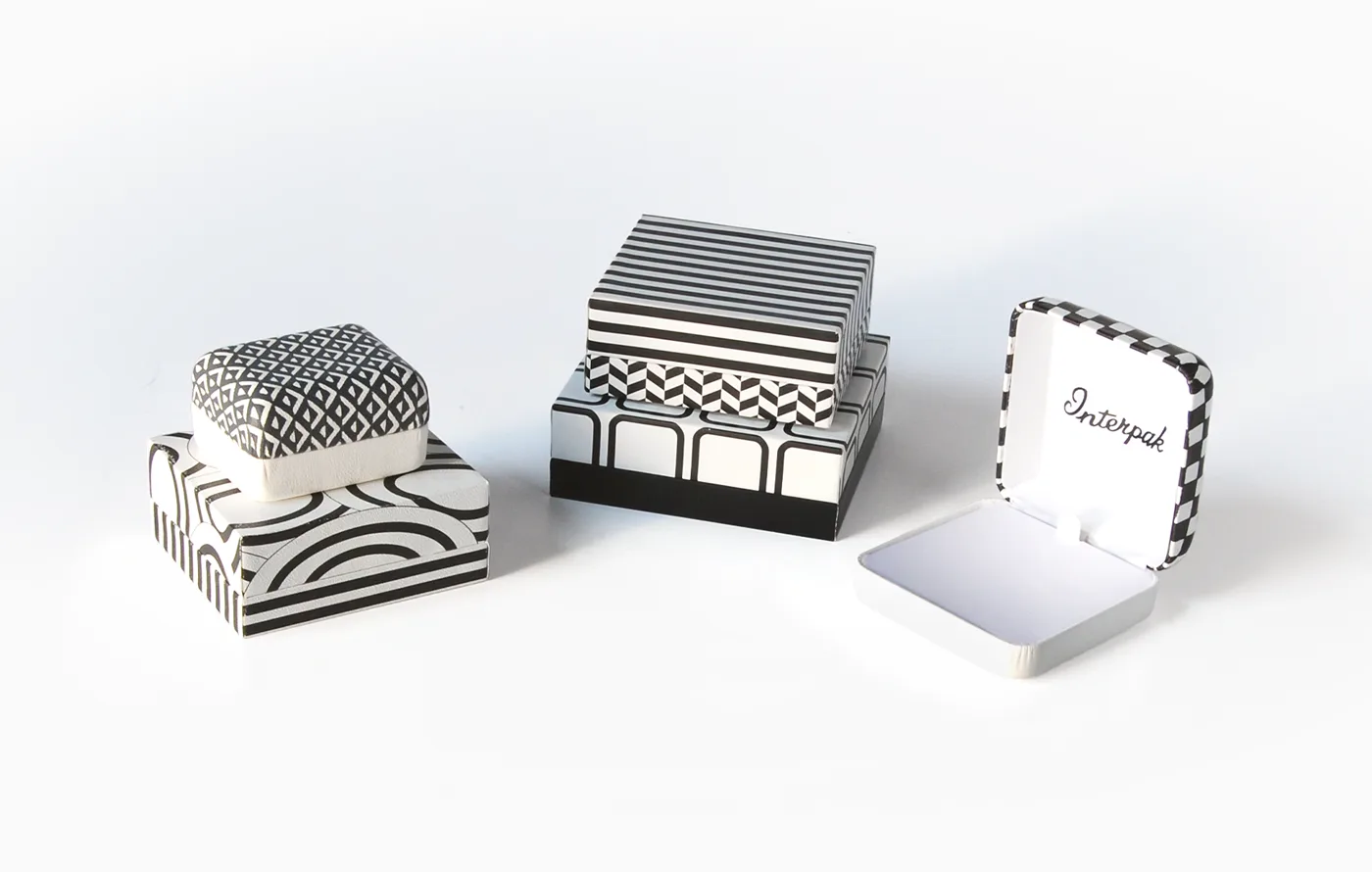 Black and White Graphic Jewelry Boxes